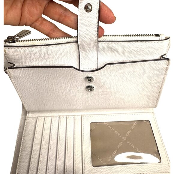 Michael Kors Quilted White Leather Wristlet Wallet - Picture 11 of 16